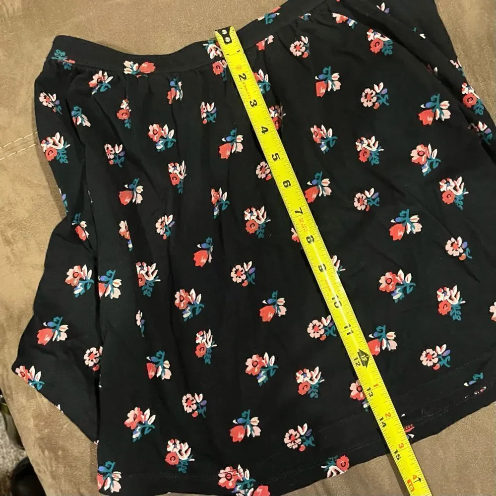 Old Navy Black Floral Skirt Kid’s XL(14)